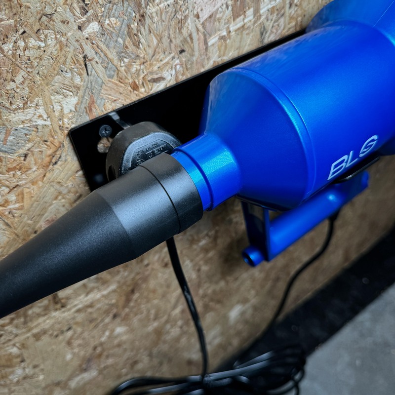 BLO-AIR-S-HANG_4.jpg